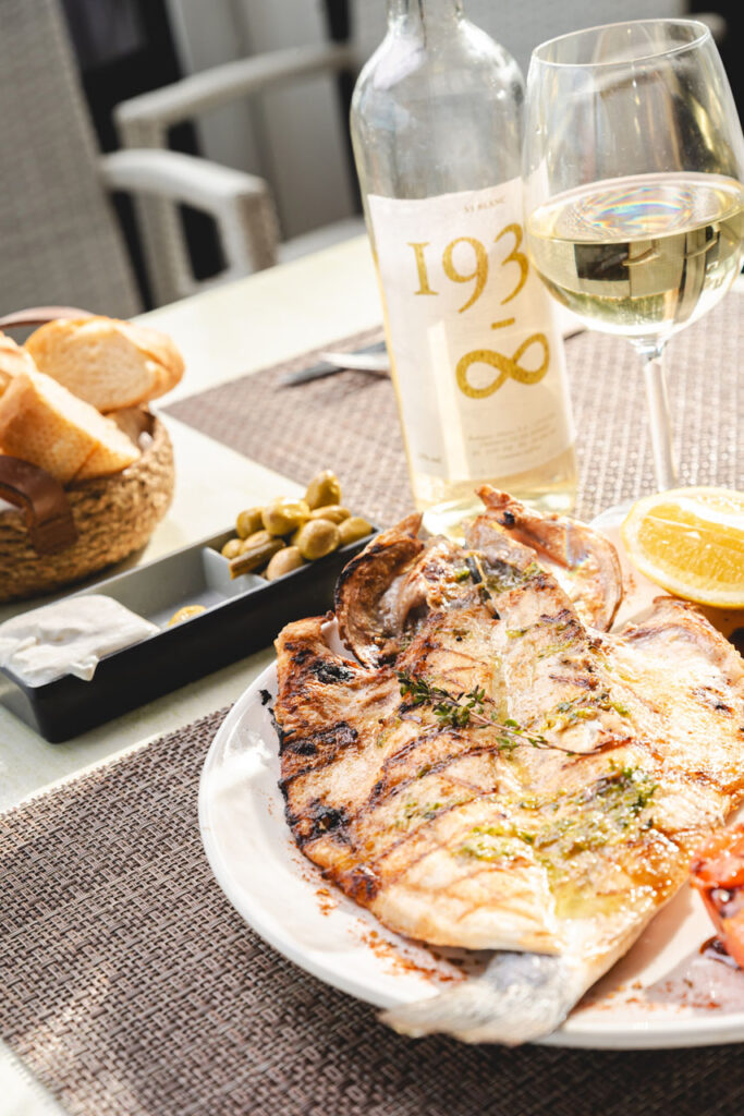 Pescado a la parrilla en restaurante Es Muntant, en Mallorca