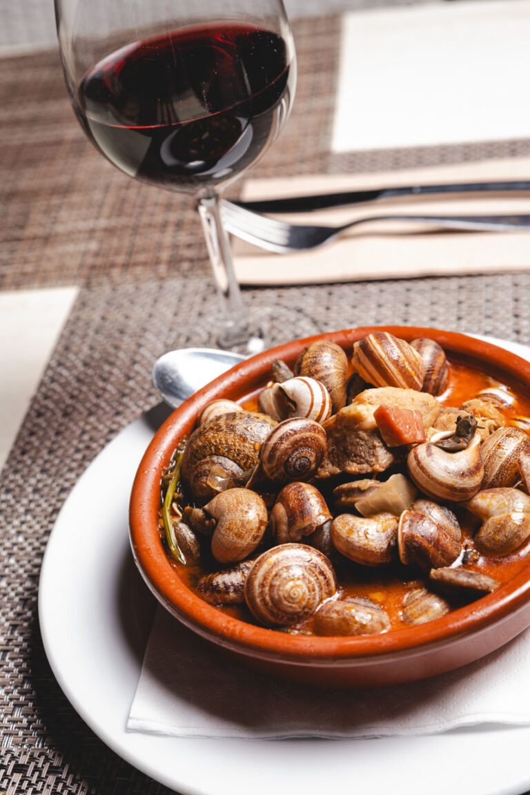 Plato de caracoles en restaurante Es Muntant, Mallorca